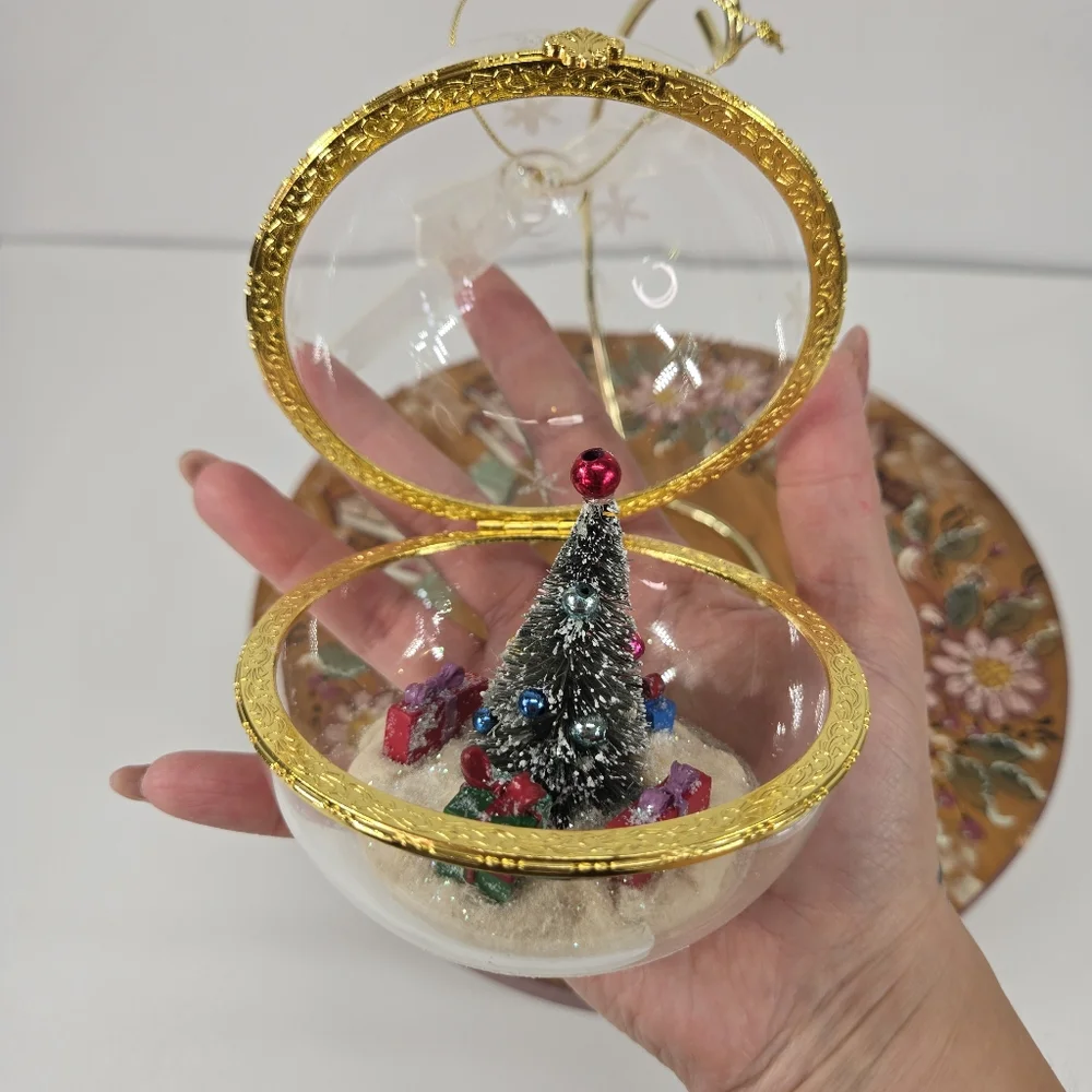 VTG Christmas Clear Glass‎ Round Trinket Box Ornament Mini Diorama Winter Wonder